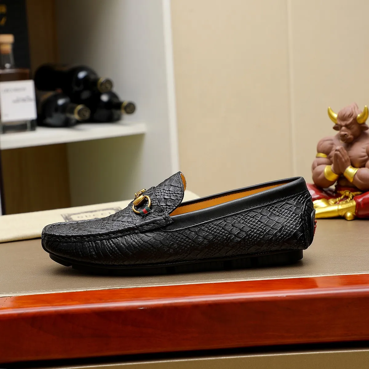 Men's shoes💰380💰🕷🕷️【 GUCCI 】Gucci's best-selling trendy men's casual slip-on shoes 🇨🇳Official website original 1:1 mold 💯Original quality, fine workmanship ☘Fashionable and versatile, perfect shape, comfortable on the feet 🍓Trendy men's recommended model, imported cowhide on the top layer 🎋High-quality pigskin lining, rubber wear-resistant and non-slip outsole, high-end atmosphere, worth owning 🍉Optional 38-44